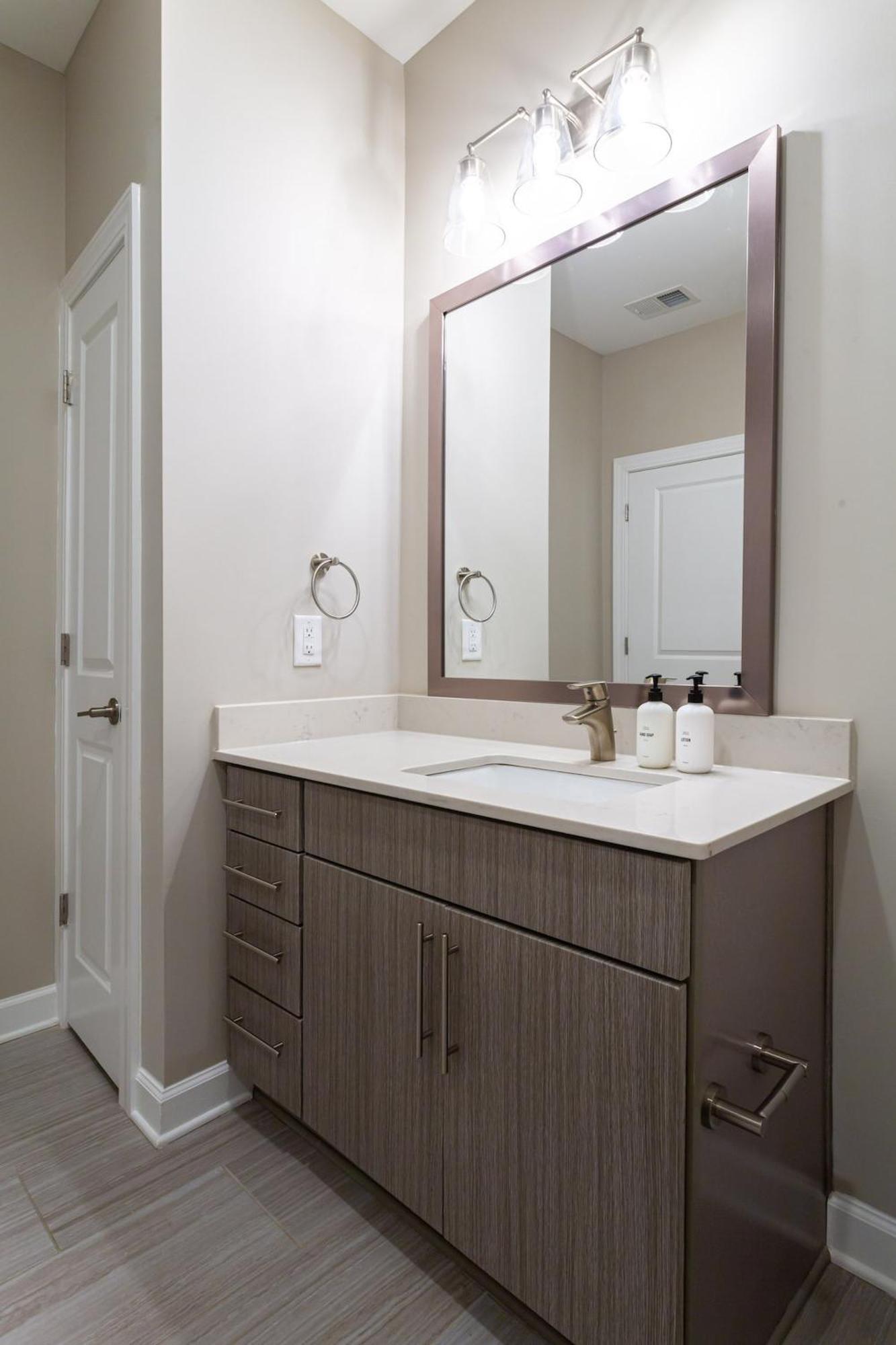 Kasa Freemorewest Charlotte Rom bilde