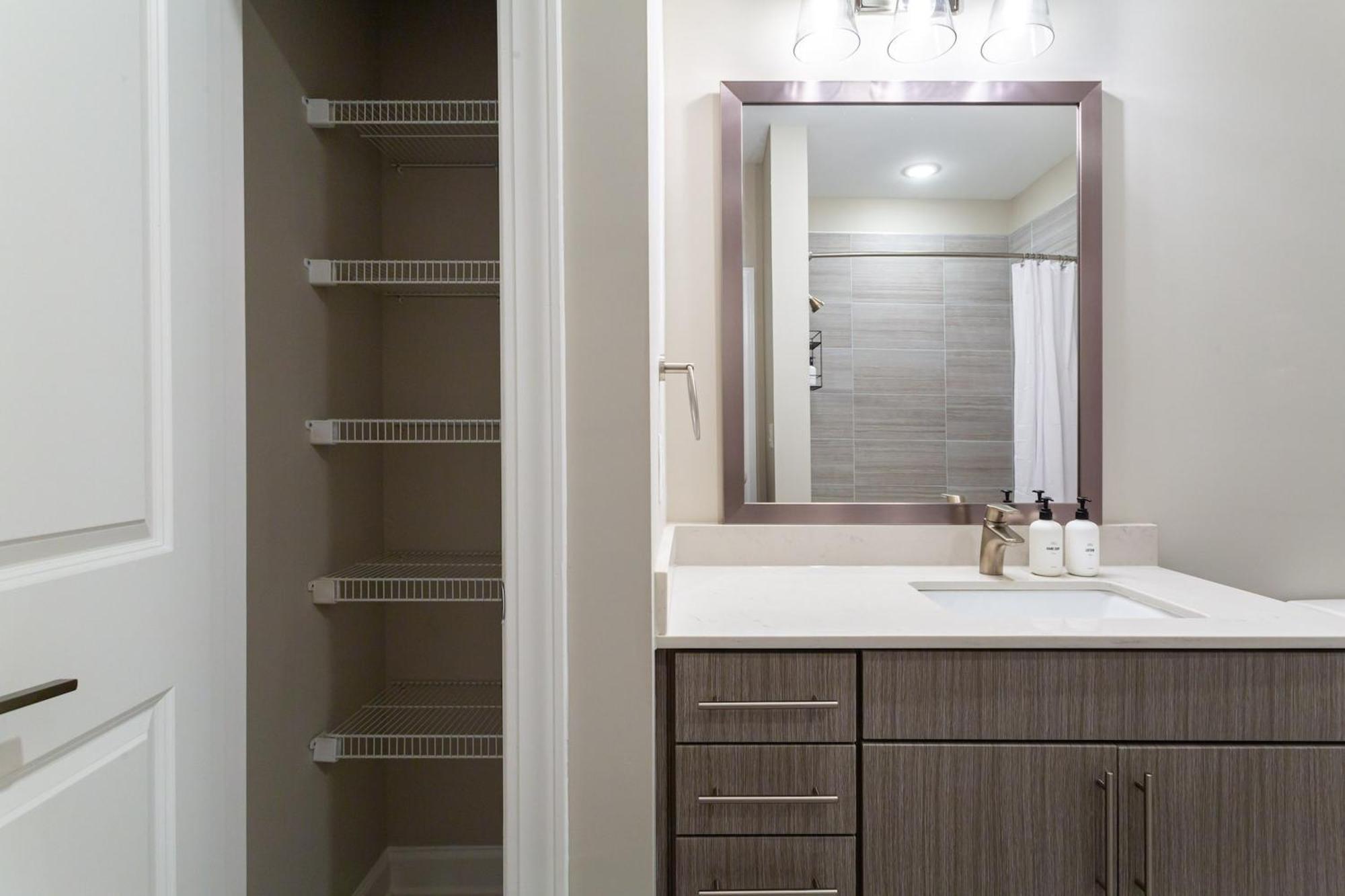 Kasa Freemorewest Charlotte Rom bilde